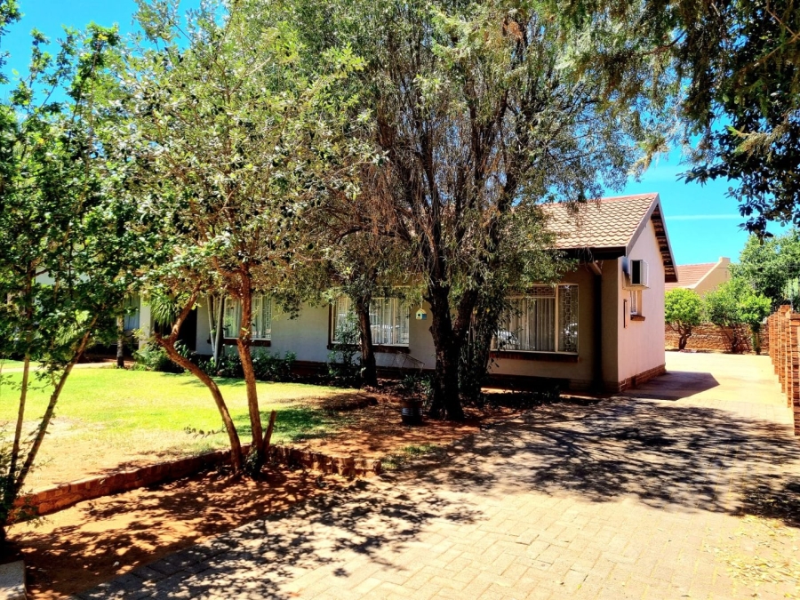 4 Bedroom Property for Sale in Carters Glen Northern Cape